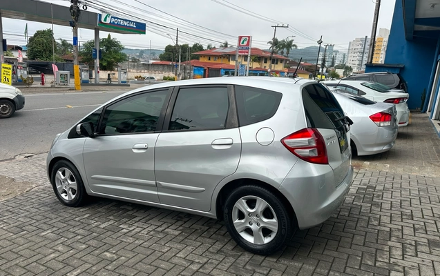 imagem-https://www.socarrao.com.br/sc-vehicle-images-prod/2561978/1783719712713-91f75d8f-8d10-440a-a133-c32bacad5af3.jpeg