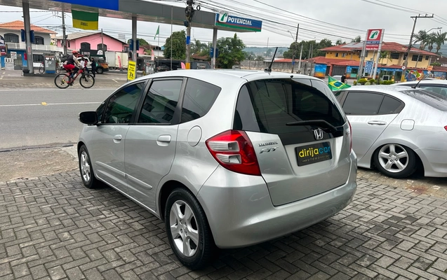 imagem-https://www.socarrao.com.br/sc-vehicle-images-prod/2561978/1783719712713-e44e8eb3-e4a3-474b-9f0d-5934cac1eafd.jpeg
