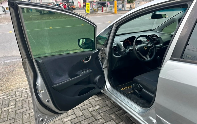 imagem-https://www.socarrao.com.br/sc-vehicle-images-prod/2561978/1783719712714-12b1b7da-16e1-4b2d-89a7-eb0a6a39776e.jpeg