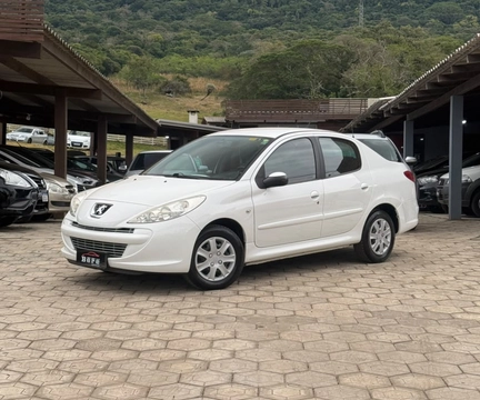Peugeot 207 2013 Branco — foto 1 de 3