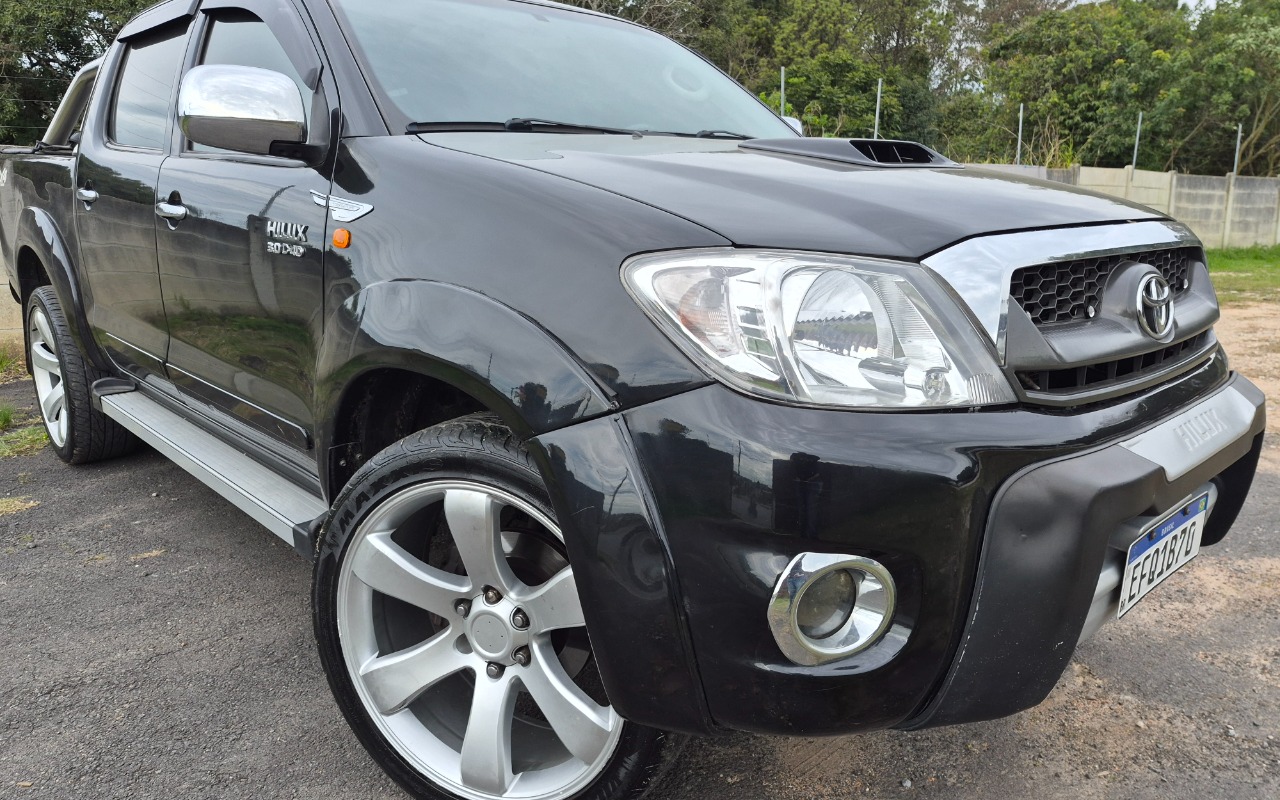Toyota Hilux CD SRV D4-D 4x2 3.0 163cv TDI Dies na cor Preto em Almirante Tamandaré / PR - 2572924