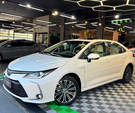 Toyota Corolla 2023 Branco — foto 1 de 3
