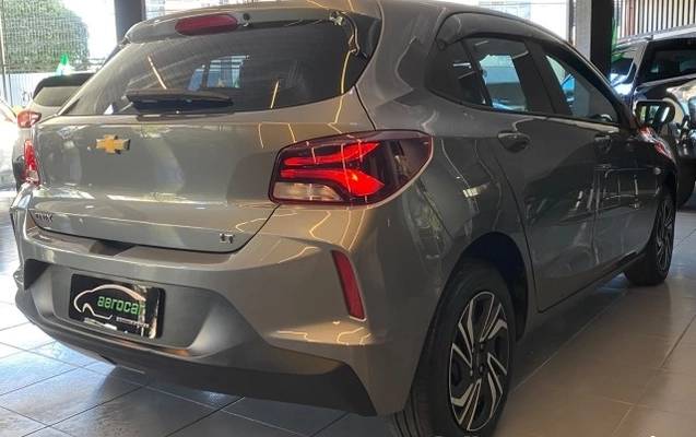 imagem-https://www.socarrao.com.br/sc-vehicle-images-prod/2573266/1783782357229-640_480_chevrolet-onix-1-0-lt-21-22-3e2655-10.jpg