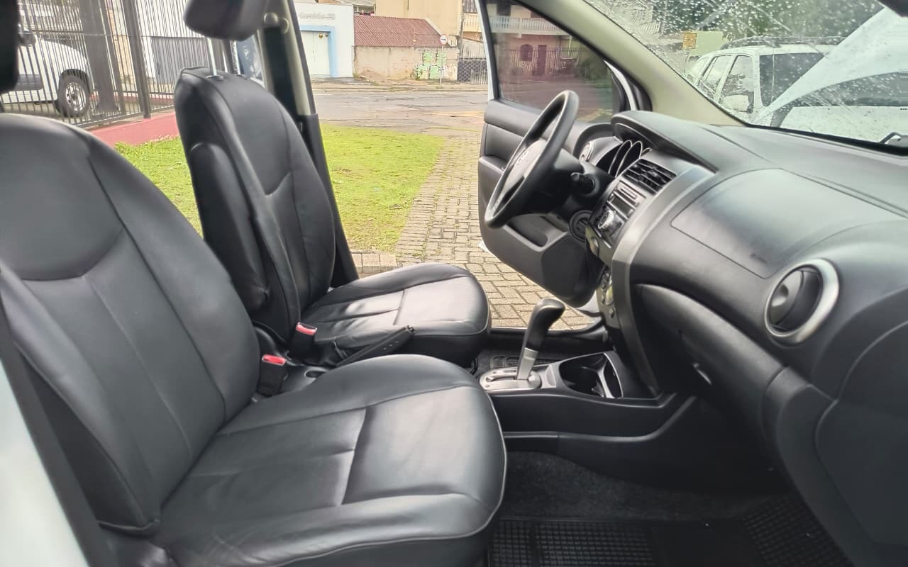 imagem-https://www.socarrao.com.br/sc-vehicle-images-prod/2574236/1783825140688-V2hhdHNBcHAgSW1hZ2UgMjAyNi0wNy0xMSBhdCAyMy4xOC40MCAoMSkuanBlZw.jpeg