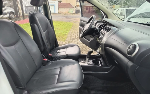 imagem-https://www.socarrao.com.br/sc-vehicle-images-prod/2574236/1783825140688-V2hhdHNBcHAgSW1hZ2UgMjAyNi0wNy0xMSBhdCAyMy4xOC40MCAoMSkuanBlZw.jpeg