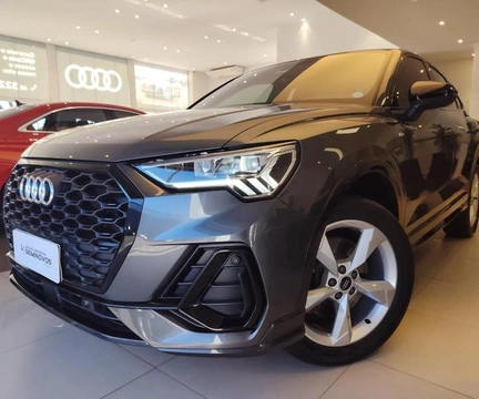 Audi Q3 2022 Cinza — foto 1 de 3