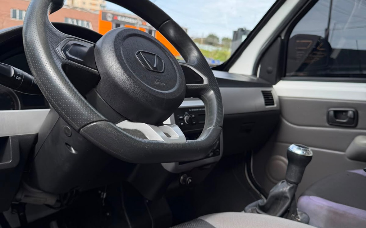 imagem-https://www.socarrao.com.br/sc-vehicle-images-prod/2589005/1783949215453-YjAxYTRiNGYtMzExOS00MGExLWI0YWYtNDlmOTUyNmZhZmY4LmpwZWc.jpeg