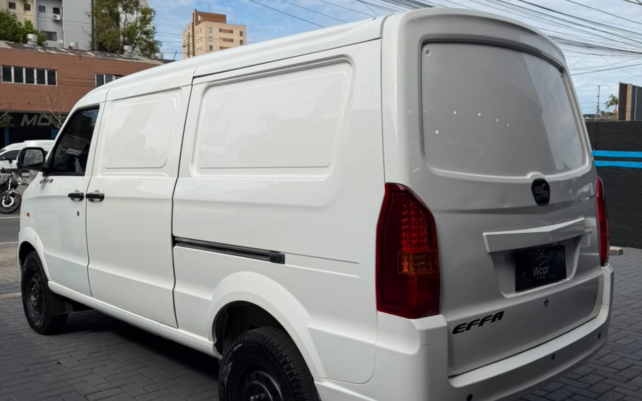 imagem-https://www.socarrao.com.br/sc-vehicle-images-prod/2589005/1783949215704-M2YyNWExNzQtYWU3My00OTFiLThiNTctMTNhNjA2OTkzZWU2LmpwZWc.jpeg