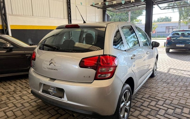 imagem-https://www.socarrao.com.br/sc-vehicle-images-prod/2589446/1788526533370-8272967_6_B_4b6ce47cbc.jpeg