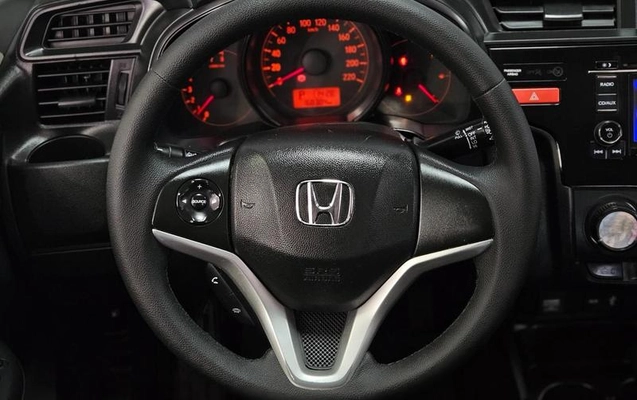 imagem-https://www.socarrao.com.br/sc-vehicle-images-prod/2592137/1789163519730-8184893_12_B_75cf657394.jpeg