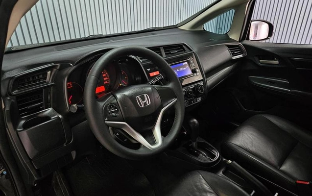 imagem-https://www.socarrao.com.br/sc-vehicle-images-prod/2592137/1789163519731-8184893_29_B_93f3209fbe.jpeg
