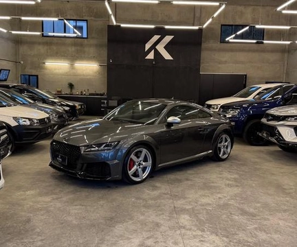 Audi TTRS 2021 Cinza — foto 1 de 3