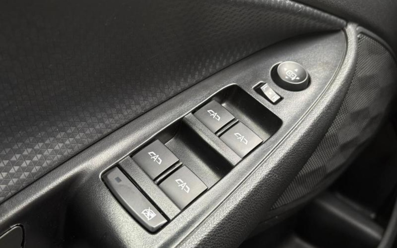 imagem-https://www.socarrao.com.br/sc-vehicle-images-prod/2594515/1783961728046-ODI0MTUzOF80X0JfNDkyNWIxMzAwMi5qcGVn.jpeg