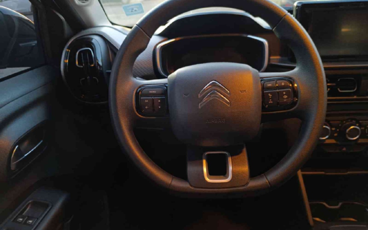 imagem-https://www.socarrao.com.br/sc-vehicle-images-prod/2596608/1783966433066-YXBwLXBob3Rvcy1aRnR6NzdmYjZScHZQMnc5a2tyT2oxaEtaMkJPZ2t5Yy5qcGc.jpg