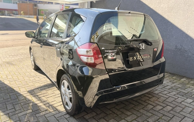 imagem-https://www.socarrao.com.br/sc-vehicle-images-prod/2596885/1783969999731-vehicle_image_1783969974_0d4514c826db9e771ad3295ac76dc2d4.jpeg