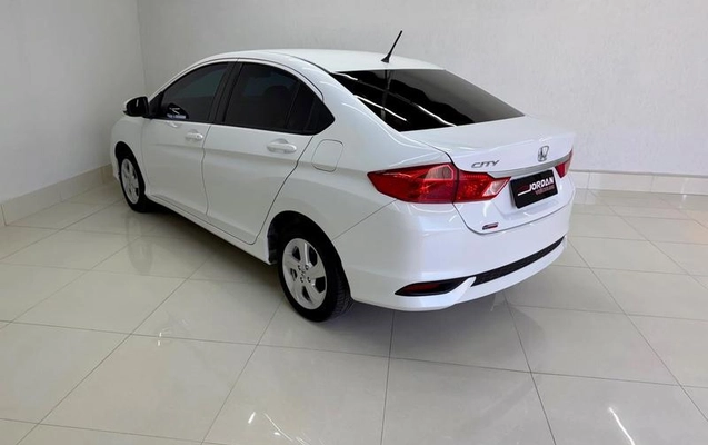 imagem-https://www.socarrao.com.br/sc-vehicle-images-prod/2598004/1787762505179-8275128_8_B_b48f1f1d55.jpeg