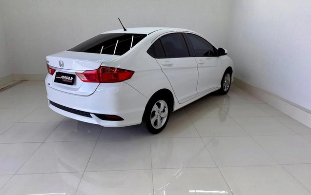 imagem-https://www.socarrao.com.br/sc-vehicle-images-prod/2598004/1787762505180-8275128_9_B_13f6982894.jpeg