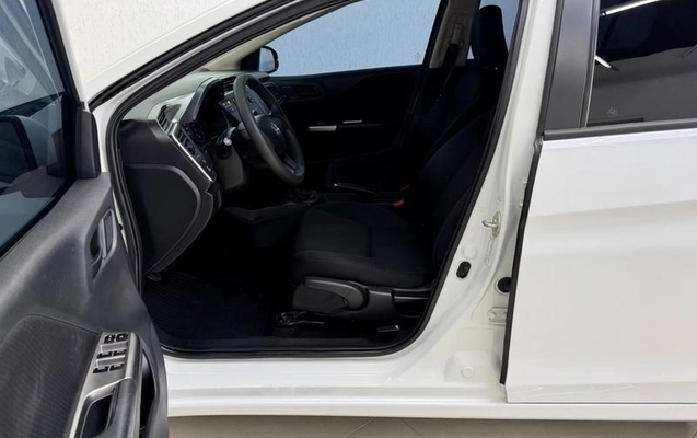 imagem-https://www.socarrao.com.br/sc-vehicle-images-prod/2598004/1787762505184-8275128_14_B_600a28f6d8.jpeg