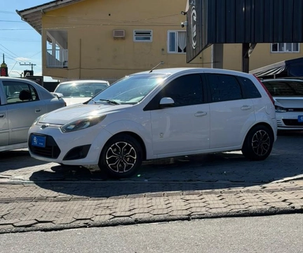 Ford Fiesta 2014 Branco — foto 1 de 3