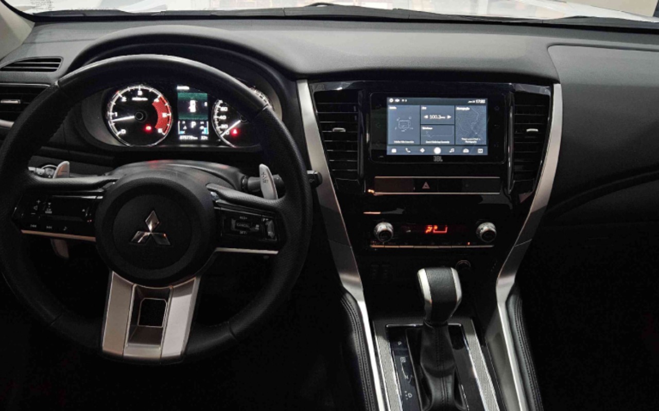 imagem-https://www.socarrao.com.br/sc-vehicle-images-prod/2599097/1783972002138-YXBwLXBob3Rvcy1ha3N0U1RyTkRsN0Y0cnpuM2F1QTFHQmlHVWlhRWVveC5qcGc.jpg