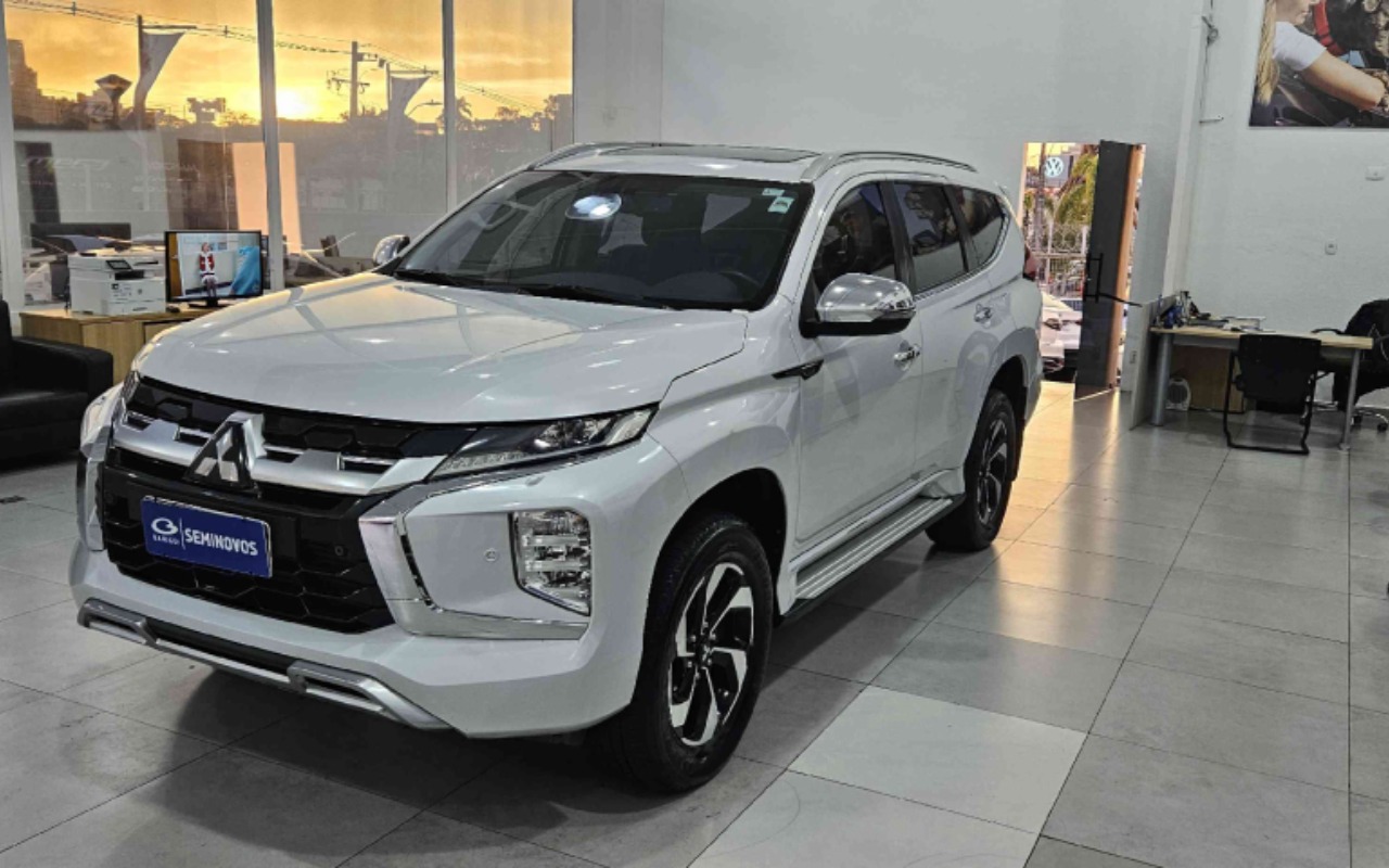 imagem-https://www.socarrao.com.br/sc-vehicle-images-prod/2599097/1783972002571-YXBwLXBob3Rvcy1JM08zS2hYRGl2Tm9yRmdCbzNhdUt5QTZsM0ZRcEJRUS5qcGc.jpg