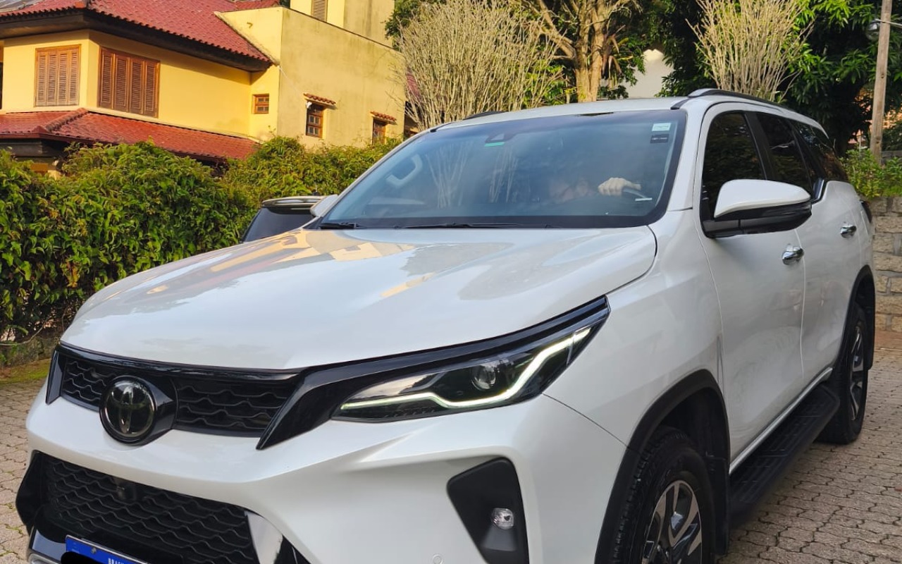 Toyota Hilux SW4 2025 Branco — foto 1 de 3