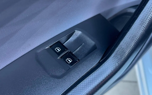 imagem-https://www.socarrao.com.br/sc-vehicle-images-prod/2618551/1784030791027-V2hhdHNBcHAgSW1hZ2UgMjAyNi0wNy0xMyBhdCAxNy4yNC41NCAoMSkuanBlZw.jpeg