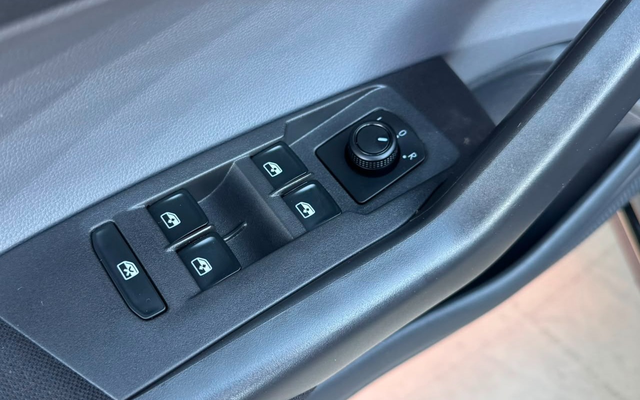 imagem-https://www.socarrao.com.br/sc-vehicle-images-prod/2618754/1784031146231-V2hhdHNBcHAgSW1hZ2UgMjAyNi0wNy0xMyBhdCAxNy4yNy40MSAoMSkuanBlZw.jpeg