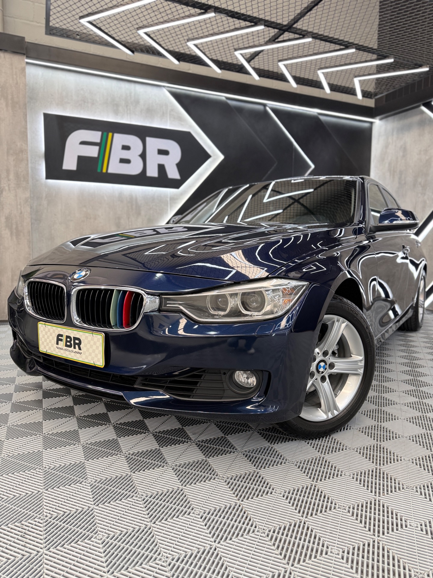 BMW 320i 2.0 TB M Sport A.Flex/M.Sport 4p na cor Azul em São Mateus do Sul / PR - 2621