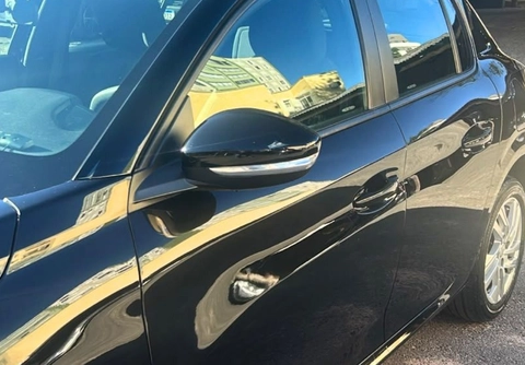 Peugeot 208 2022 Preto — foto 1 de 3