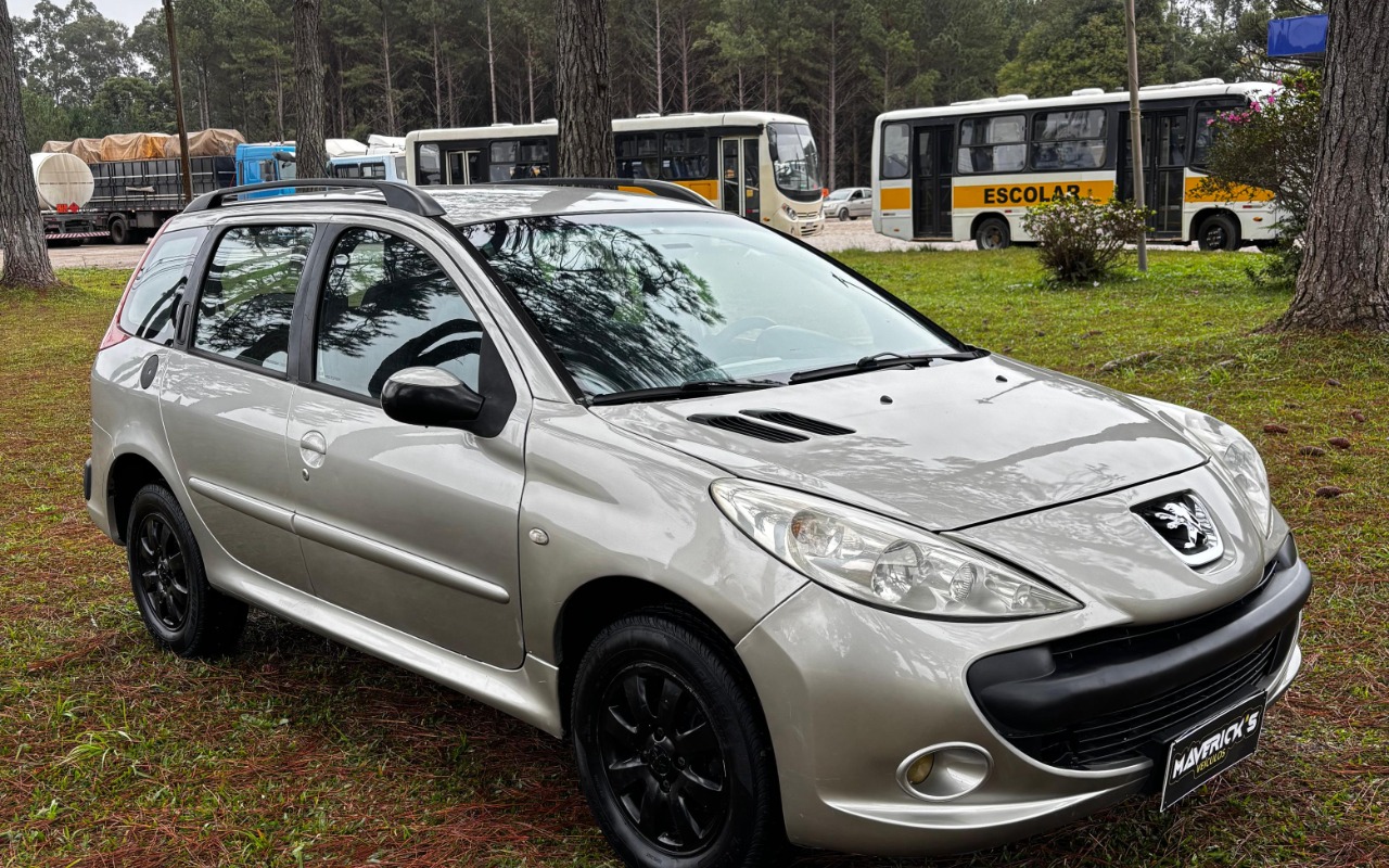 Peugeot 207 SW XR 1.4 Flex 8V 5p na cor Prata em Agudos do Sul / PR - 2623421