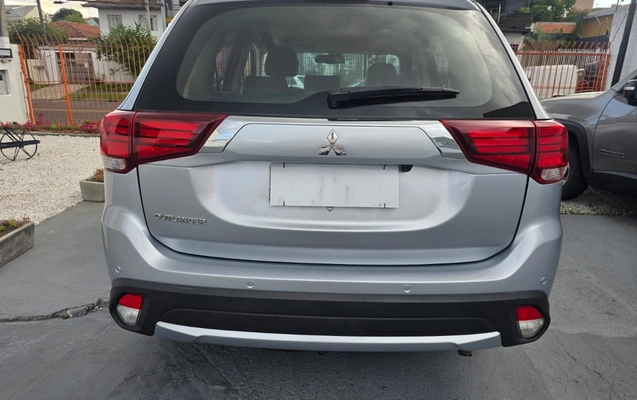 imagem-https://www.socarrao.com.br/sc-vehicle-images-prod/2625260/1784044903785-V2hhdHNBcHAgSW1hZ2UgMjAyNi0wNy0xNCBhdCAxMi41OC4wMiAoMSkuanBlZw.jpeg