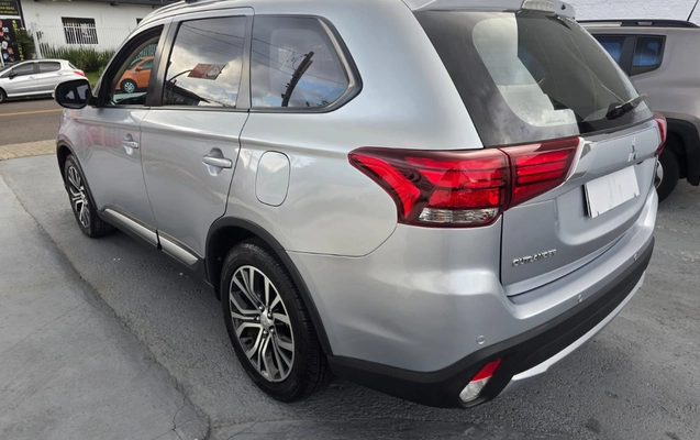 imagem-https://www.socarrao.com.br/sc-vehicle-images-prod/2625260/1784044903995-V2hhdHNBcHAgSW1hZ2UgMjAyNi0wNy0xNCBhdCAxMi41OC4wMSAoMikuanBlZw.jpeg