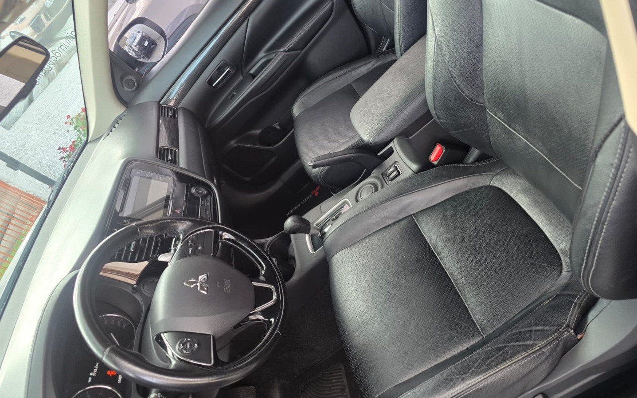 imagem-https://www.socarrao.com.br/sc-vehicle-images-prod/2625260/1784044904377-V2hhdHNBcHAgSW1hZ2UgMjAyNi0wNy0xNCBhdCAxMi41OC4wNSAoMykuanBlZw.jpeg