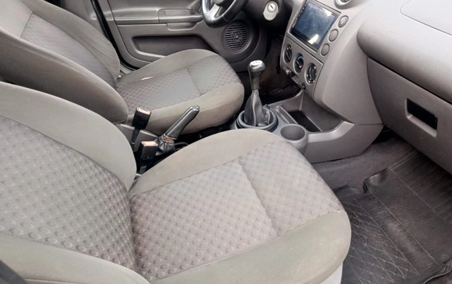 imagem-https://www.socarrao.com.br/sc-vehicle-images-prod/2628813/1784053470935-NmExMTkwNTEtZmUwMy00NWM4LTk2M2EtMjBhYTRkZjIwNTBhLmpwZw.jpg