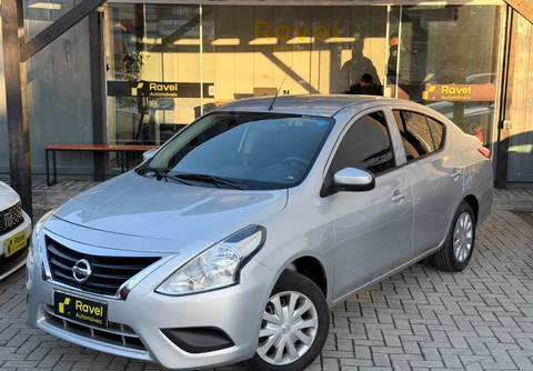 Nissan VERSA 2018 Prata — foto 1 de 3
