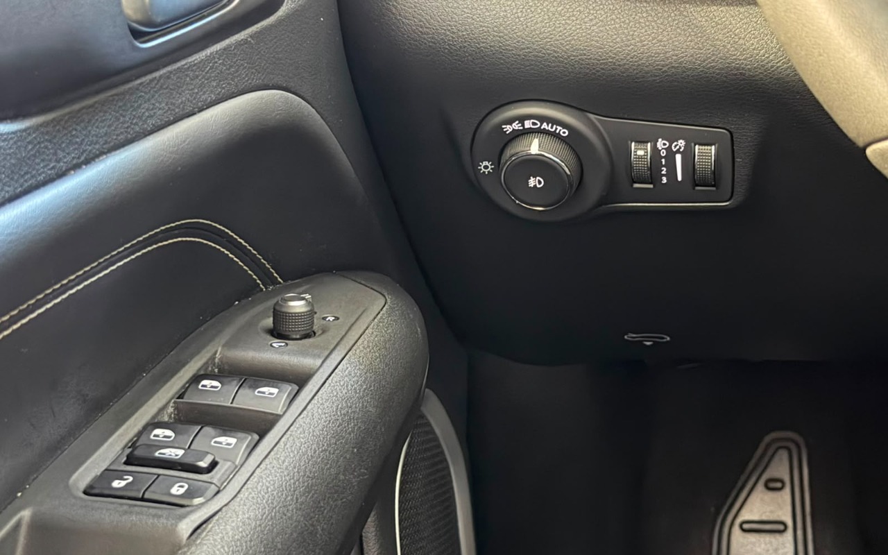 imagem-https://www.socarrao.com.br/sc-vehicle-images-prod/2630987/1784055776818-MTYuanBlZw.jpeg
