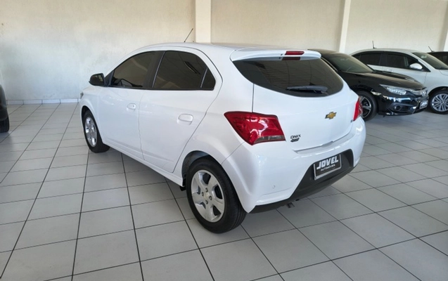 imagem-https://www.socarrao.com.br/sc-vehicle-images-prod/2631370/1784056584791-5271a90e-50f7-46ec-a782-7f04f022fe94.jpg