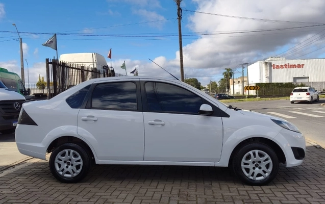 imagem-https://www.socarrao.com.br/sc-vehicle-images-prod/2632018/1784057844619-rzwbUuDFgMIuED5VSDIaV9wISzAEut8T.jpg