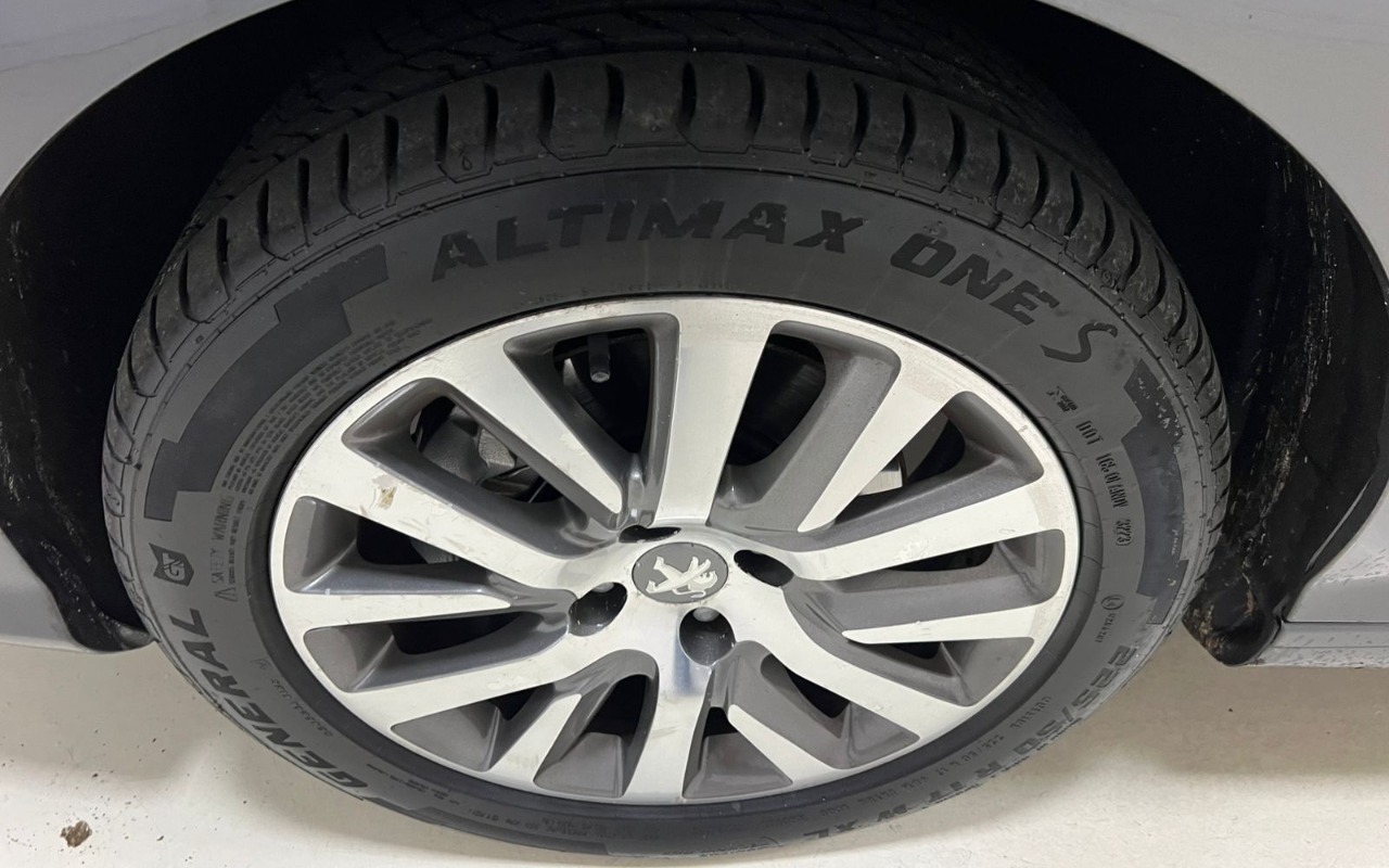imagem-https://www.socarrao.com.br/sc-vehicle-images-prod/2632215/1784058443922-V2hhdHNBcHAgSW1hZ2UgMjAyNS0xMC0yMSBhdCAxMS4xOC4xMiAoMSkuanBlZw.jpeg