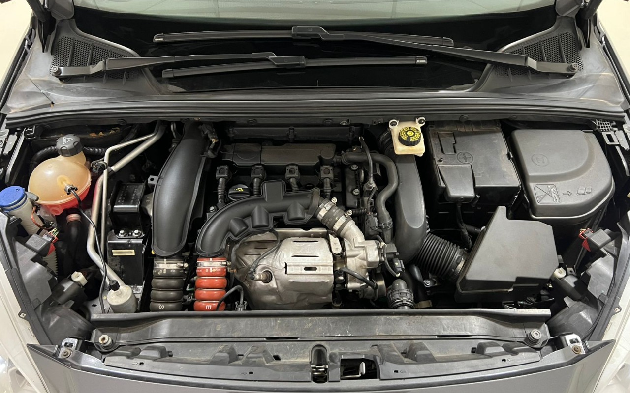 imagem-https://www.socarrao.com.br/sc-vehicle-images-prod/2632215/1784058444060-V2hhdHNBcHAgSW1hZ2UgMjAyNS0xMC0yMSBhdCAxMS4xOC4xMiAoMikuanBlZw.jpeg