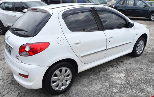 imagem-https://www.socarrao.com.br/sc-vehicle-images-prod/2633389/1784061151155-app-photos-mktKR49aPesTVuMIPiKklmadiZeyIwAu.jpg