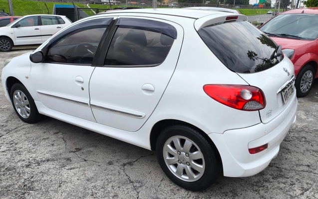 imagem-https://www.socarrao.com.br/sc-vehicle-images-prod/2633389/1784061151156-app-photos-AhJQNi3asHGSQXULxOIsgf0q7P5nPG3T.jpg