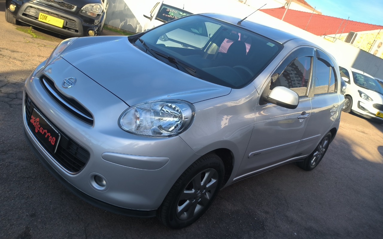 Nissan MARCH 2014 Prata — foto 1 de 3