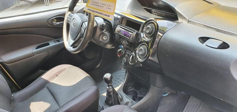imagem-https://www.socarrao.com.br/sc-vehicle-images-prod/26476/1769988423796-7202687OR_1767638316_99_950.jpg