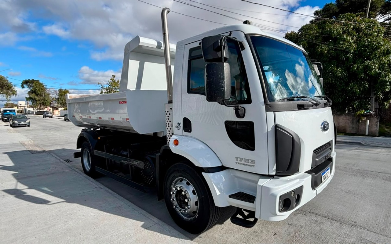 imagem-https://www.socarrao.com.br/sc-vehicle-images-prod/2659844/1784132444176-V2hhdHNBcHAgSW1hZ2UgMjAyNi0wNy0xNCBhdCAxOC4wNy40OCAoMikuanBlZw.jpeg
