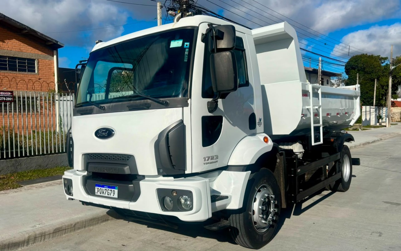 Ford CARGO 1723 2017 Branco — foto 1 de 3