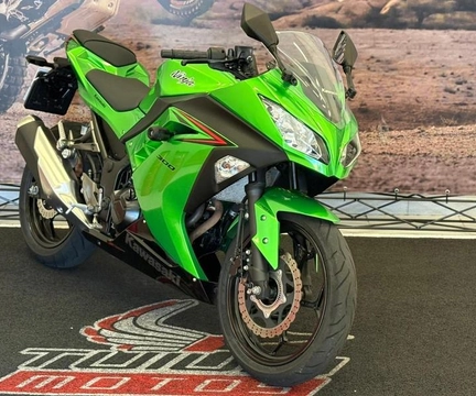 KAWASAKI NINJA 300 2024 Verde — foto 1 de 3