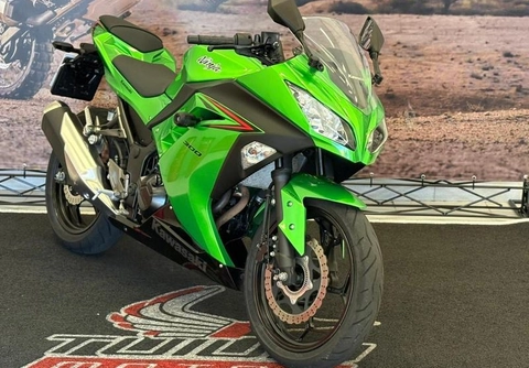 Kawasaki NINJA 300 2024 Verde — foto 1 de 3