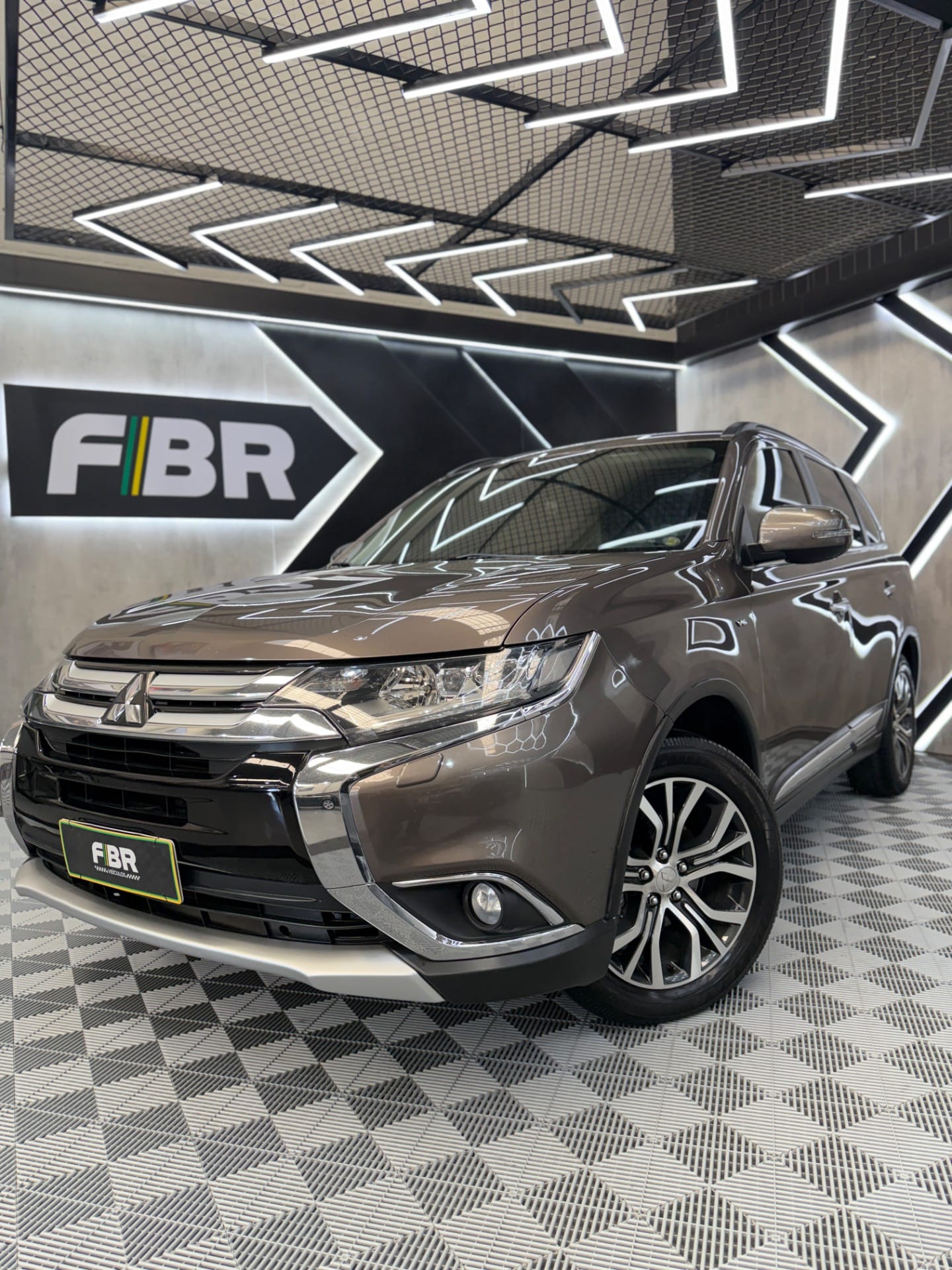 Mitsubishi OUTLANDER 3.0/ GT 3.0 V6 Aut. na cor Marrom em São Mateus do Sul / PR - 2661